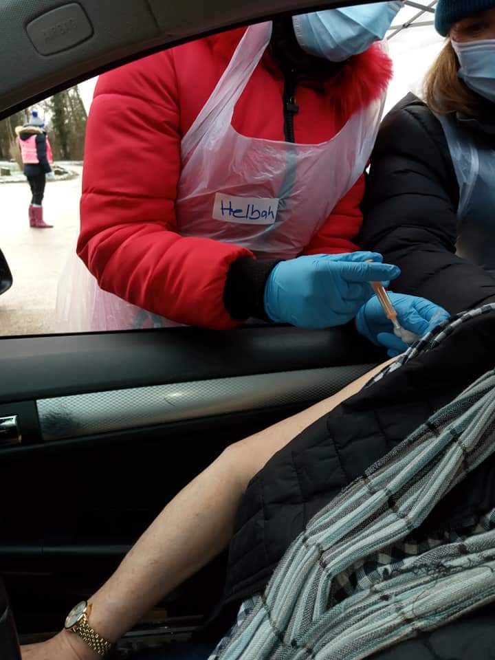 VanessaStAlbans's tweet photo. A year ago today, #firstjab Thanks to all the vaccinators that are still working flat out to give out 1st, 2nd, 3rd sometimes 4th jab plus booster. ๐ https://t.co/FG0aTx2qDa