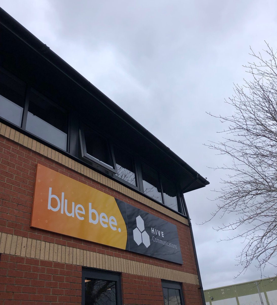 BlueBeeSolution's tweet image. Which office would you prefer to work in today? blue bee Dubai or blue bee Salisbury? 🤔
@emiratestowers 

#dubaioffice #bluebeedubai #dubaiwebdesign #webdesigndubai #dubaiwebsiteagency #websitedesigndubai #dubai #dubaiwebagency #emiratestowerdubai