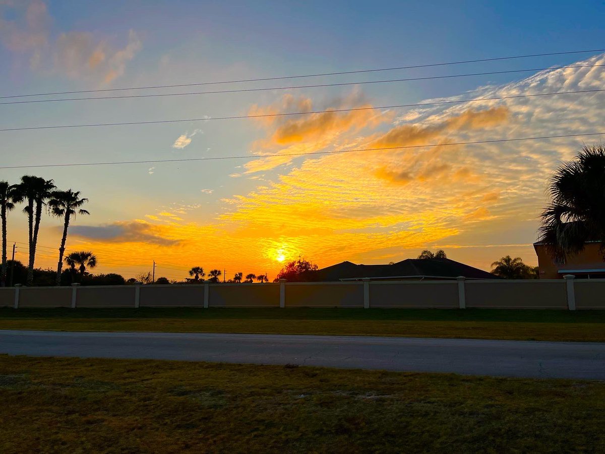 forpoochessake's tweet image. #sunset here but #somewhereelse it’s #sunrise . The thought #neverfails to amaze me. #whataworld!