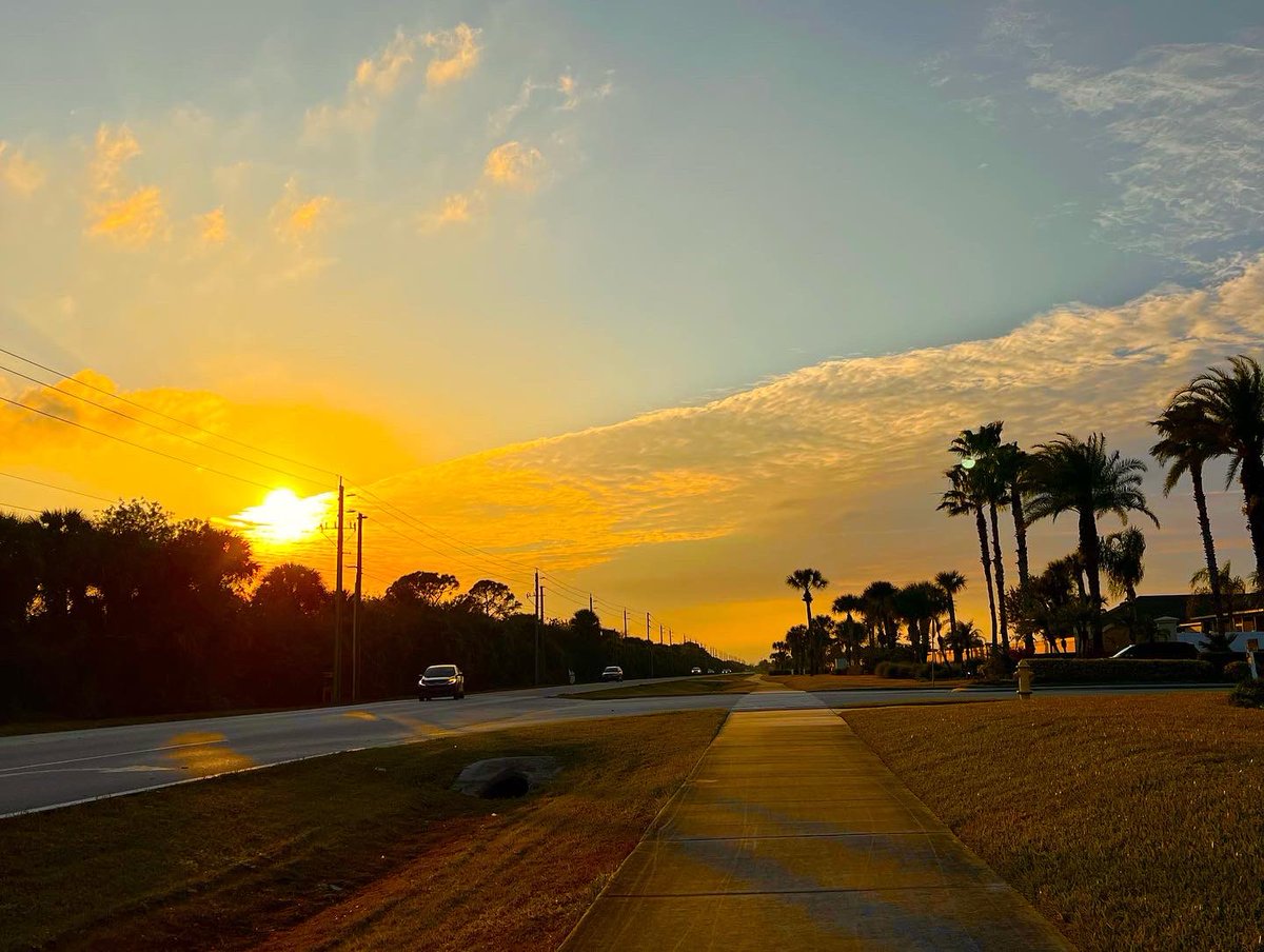 forpoochessake's tweet image. #sunset here but #somewhereelse it’s #sunrise . The thought #neverfails to amaze me. #whataworld!