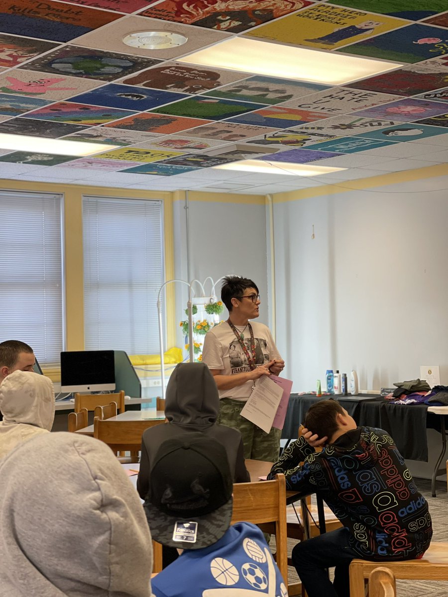 HyatesWagner's tweet photo. 7th grade students doing 8th grade registration today during social studies classes. @GuidingFMS #fmsteach #fultonproud https://t.co/rYpS0GnkPe