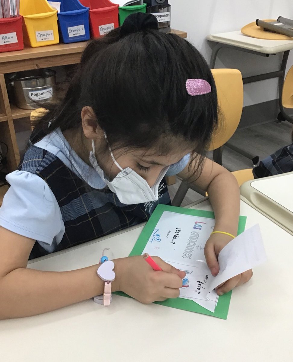NAISNY's tweet image. The children in Year 1 have been learning to say how they feel. They enjoyed making an “las emociones” book, which they used during a communicative activity 🤩 #nae #naisny #Spanish