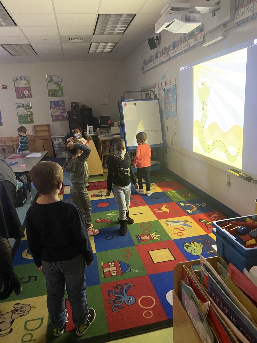 TeamSuffolkHR's tweet photo. Got to visit ⁦@HillpointHusky⁩ and see students engage with one another in their learning. #BuildingtheBestSPS https://t.co/4Ob907A571