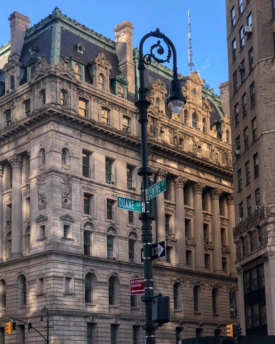 Jessica15909678's tweet photo. Retro architecture in Lower Manhattan https://t.co/JgA2ptshzV