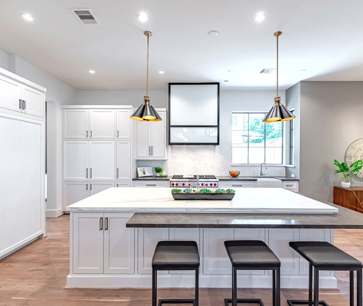 WDBHomes's tweet photo. We focus on doing one thing really (really) well - 
we build custom luxury homes for discriminating buyers! 
Built by @WDBHomes • Designed by Rice #residentialdesign
https://t.co/XoaaQeq8RE https://t.co/yTGQlG5BkG