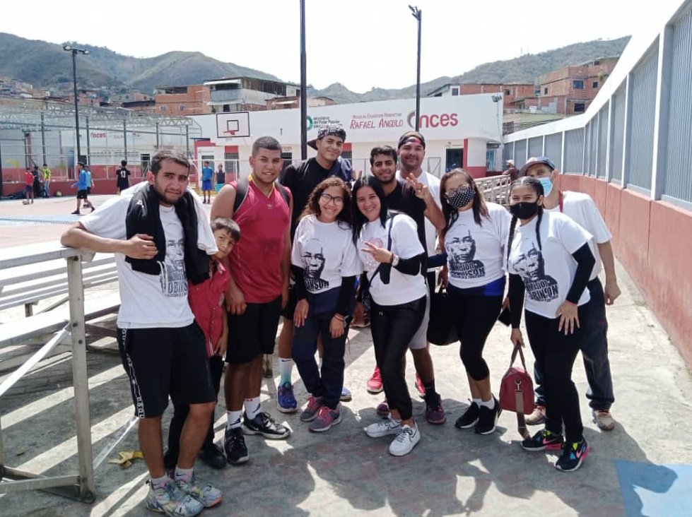 MisinRobinsonP2's tweet photo. #Hoy comenzó el triangular deportivo organizado por #MisiónRobinson, @Incesocialista y @m_ribasnacional dónde nuestro equipo resultó ganador ante el Inces en Básquet 🎉💪🏻
Que viva la fuerza Robinsoniana
@NicolasMaduro
@_LaAvanzadora 
@MPPEDUCACION 
@Sociabolivarian 
@INDeporteVE https://t.co/WDHOvVVs77