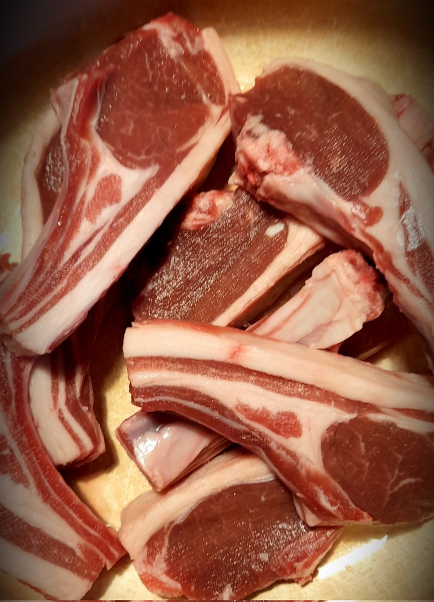 Ivycottagebaker's tweet photo. Looking forward to getting these cooked for dinner #local @simple_farming grass fed (plant based😇)  #lamb minimal miles low CO2 footprint #supportfarmers #buybritish #supportlocal #eatmeat #HealthyFood #balanceddiet https://t.co/uc0R6mXOyF