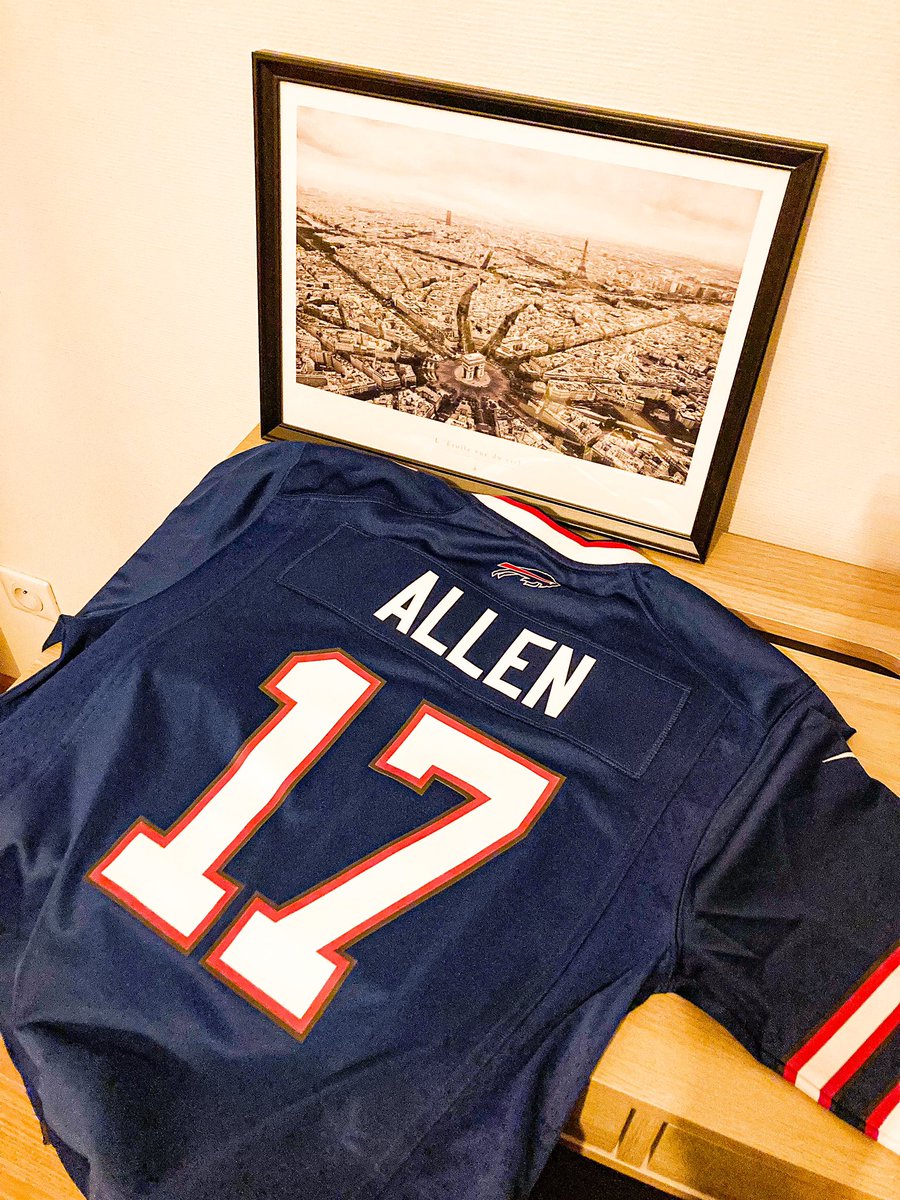 Freedom4Elvis's tweet photo. Next year will be our year ! Freshly received in my mailbox 💪🏻
From France 🇫🇷 with love @JoshAllenQB @BuffaloBills 
Pis c’est quand même un des meilleurs golfeurs de sa génération @Bills_France !
#BillsMafia #Billiver https://t.co/54kXtQ98tS