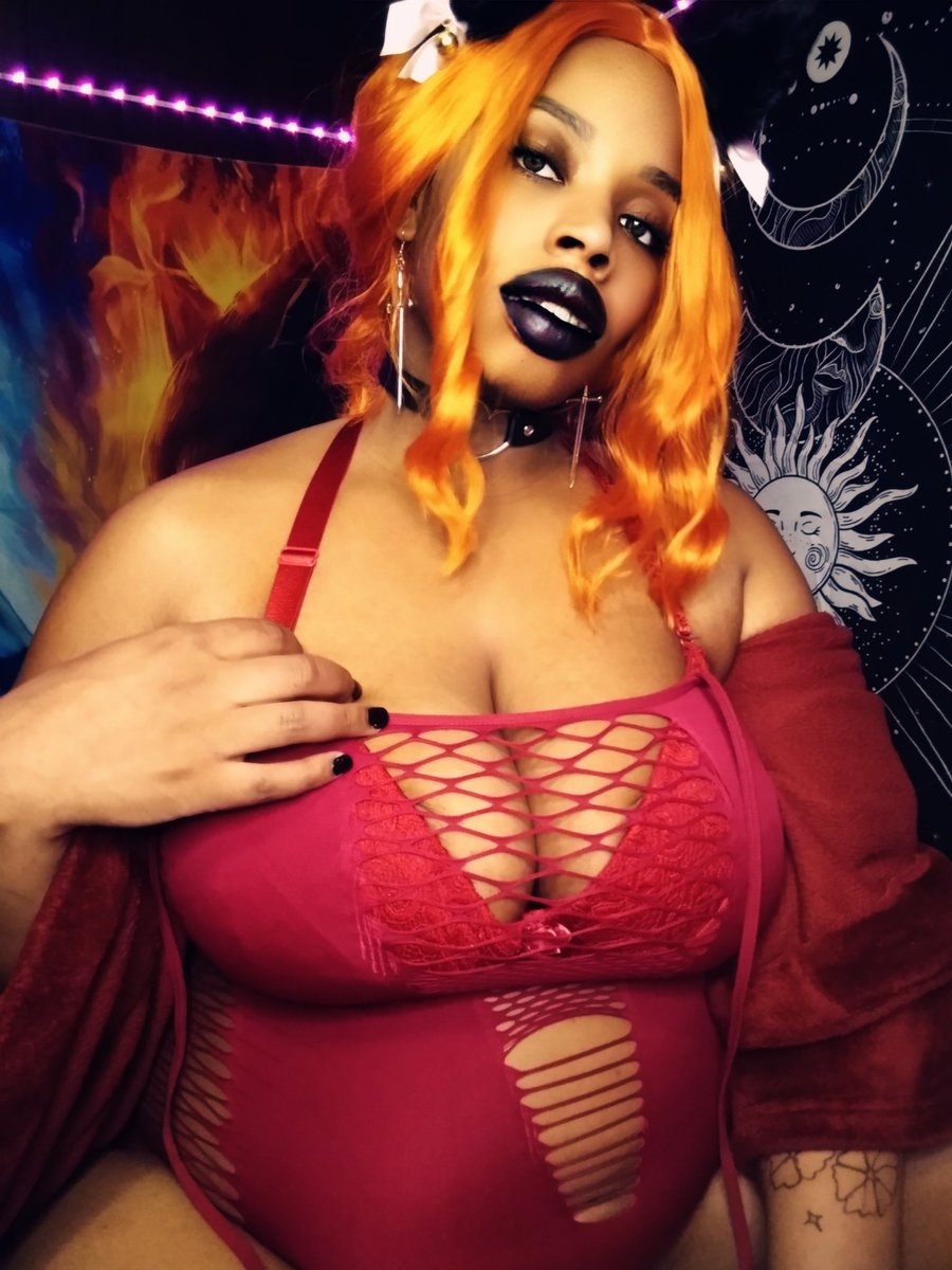 MarroonMercy's tweet photo. Don't miss the valentines sale! Link in bio😜 https://t.co/3smgbGW8hI