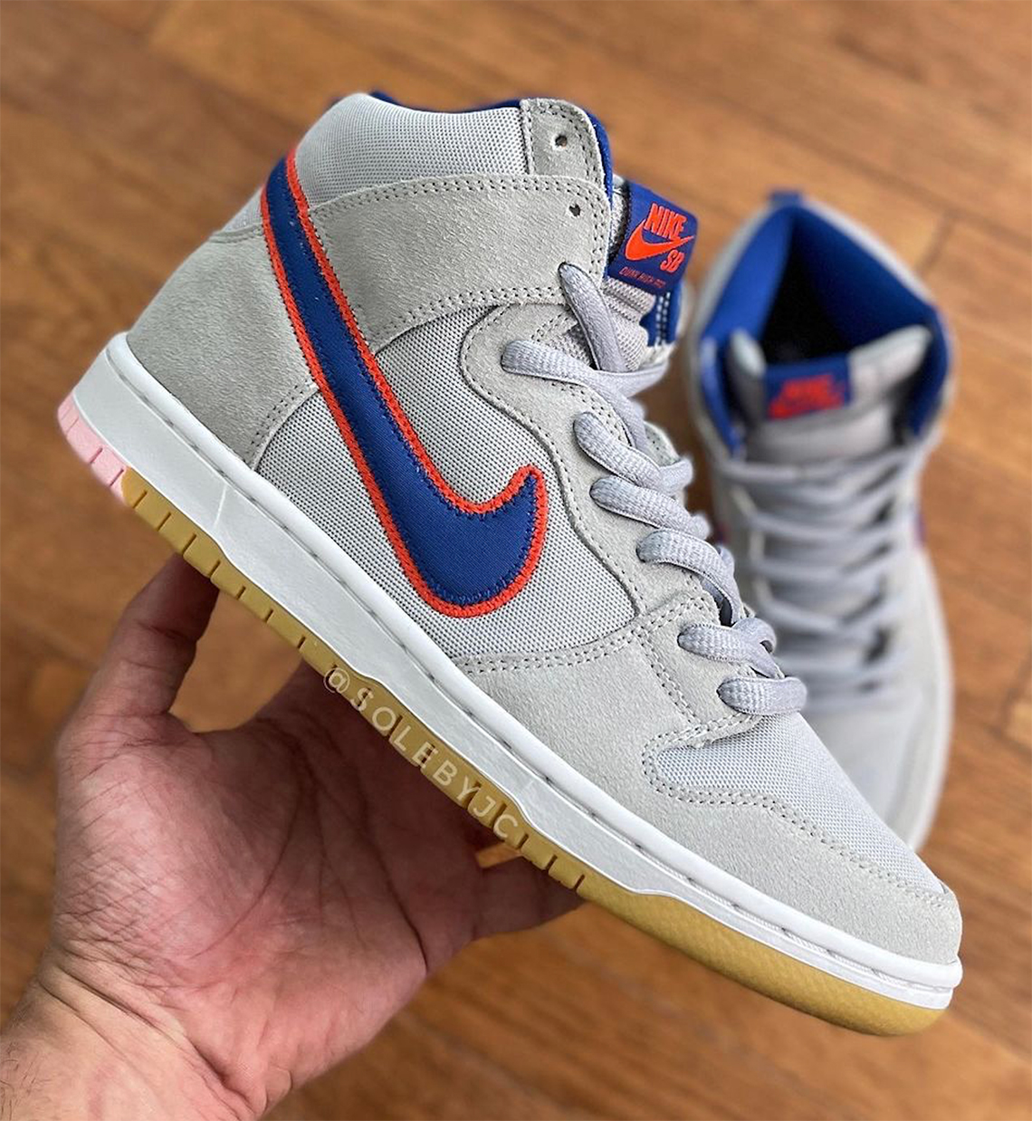 Sneaker News X ssa Amazin First look at the Nike SB Dunk High New York Mets https t nxstAzoHzL X