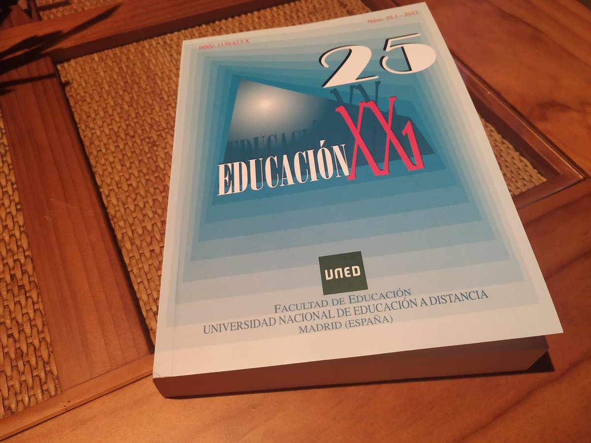 Nuria_Segovia's tweet photo. Encantada de que este nuevo número de @EducacionXX1 forme parte de mi biblioteca. @esaidh1979 @UniAsturias #investigacion #educacion https://t.co/ByDEhyeJli
