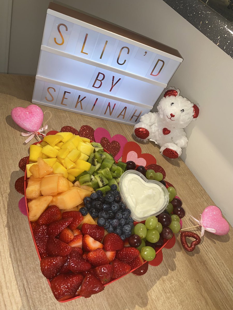 SLICDby's tweet photo. TOMORROW is the last day to preorder the VDAY sets 💕 pickup &amp; delivery SAT-MON 💛 #slicd #vdayfruit #customsets #ncat #wssu #uncg link in the bio 🥰 https://t.co/omiLPwrIwJ