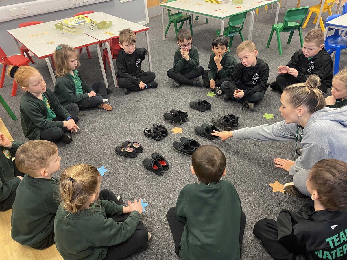 Wye_WPA's tweet image. All about pairs today in maths! We’re getting so good at counting in 2’s! 2, 4, 6, 8! #WatersideMaths