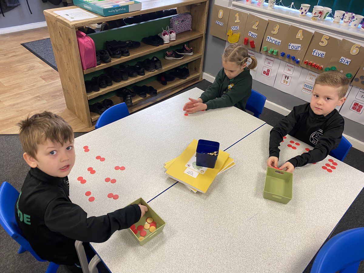 Wye_WPA's tweet image. All about pairs today in maths! We’re getting so good at counting in 2’s! 2, 4, 6, 8! #WatersideMaths