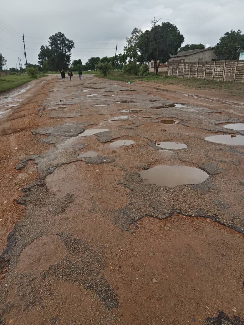 daddyhope's tweet photo. Still in Chitungwiza, this is a road passing through Seke Unit J and Zengeza 4.

The whole country’s road network is looking like a war-zone which was carpet bombed thanks to ZANUPF’s corrupt rule and the looting of public funds.

Road taxes collected by ZANUPF Gvt being looted! https://t.co/w33rDdSiof
