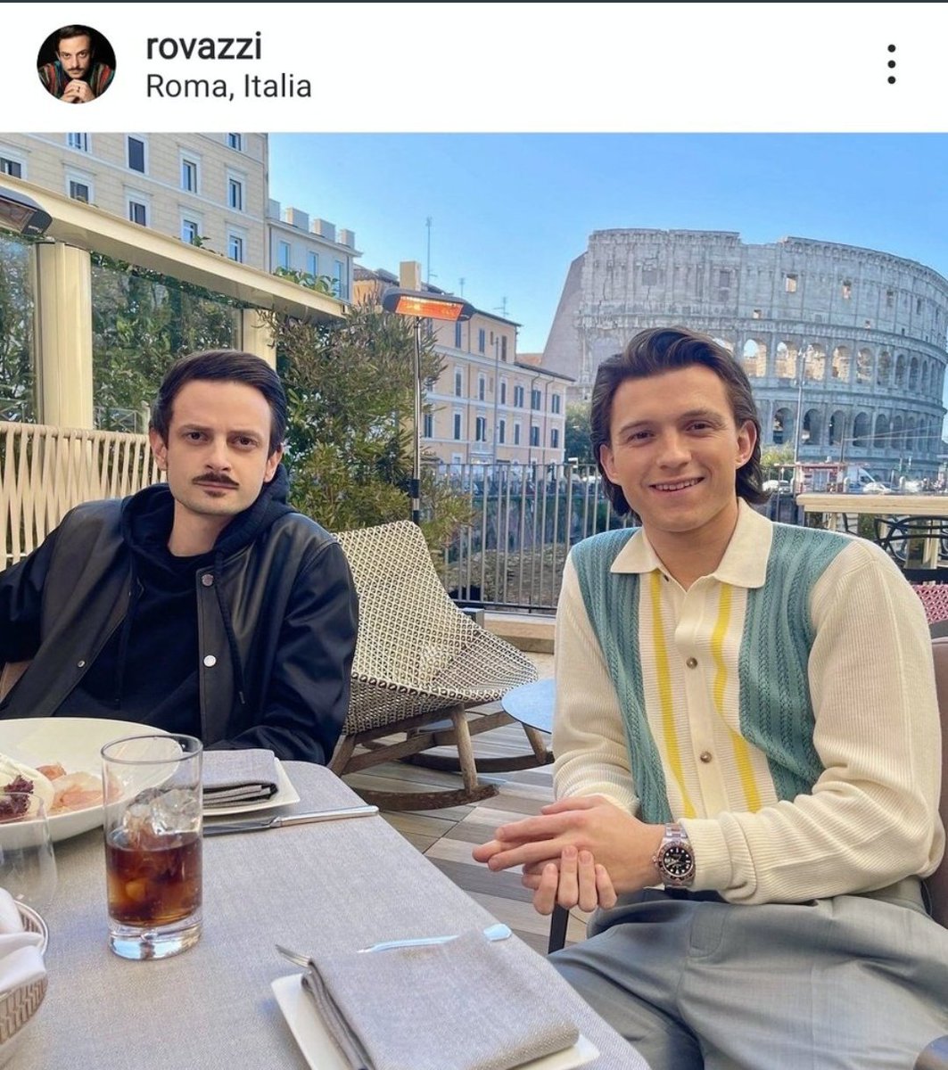 perchetendenza's tweet photo. "Rovazzi":
Per la foto che ha pubblicato su Instagram https://t.co/Y0tYWUdD0a