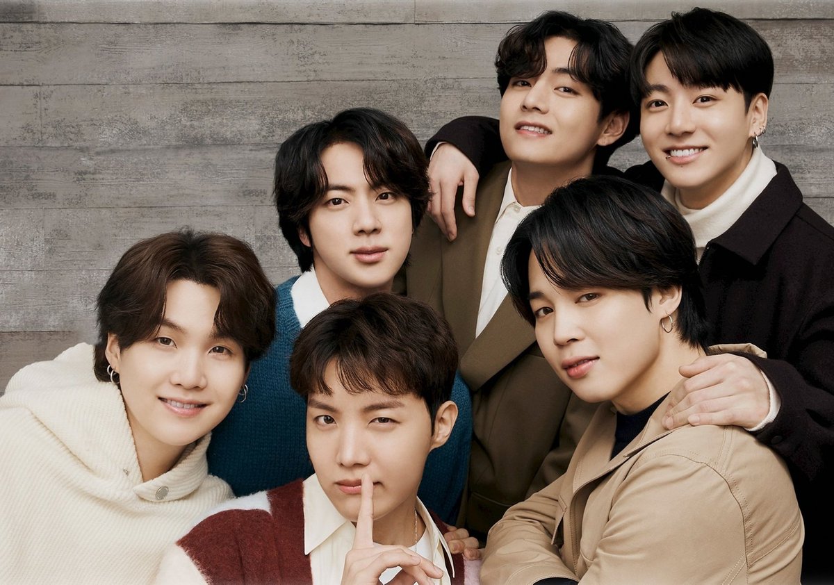 BIGHIT_INFO's tweet photo. BTS × Samsung Galaxy S22 ultra https://t.co/faasSmdXeQ