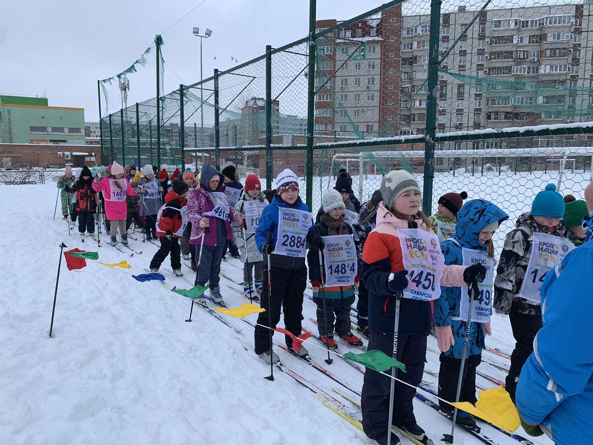 lepschina1's tweet photo. 14 февраля 2022 года исполняется 40 лет проведению первых всесоюзных соревнований "Лыжня России"!
 В #мбушкола93 начали подготовку к массовому юбилейному старту, который пройдёт в несколько дней. Сегодня самые юные участники преодолели свою первую дистанцию#мбушкола93 #планета93 https://t.co/xVjh5jatPV