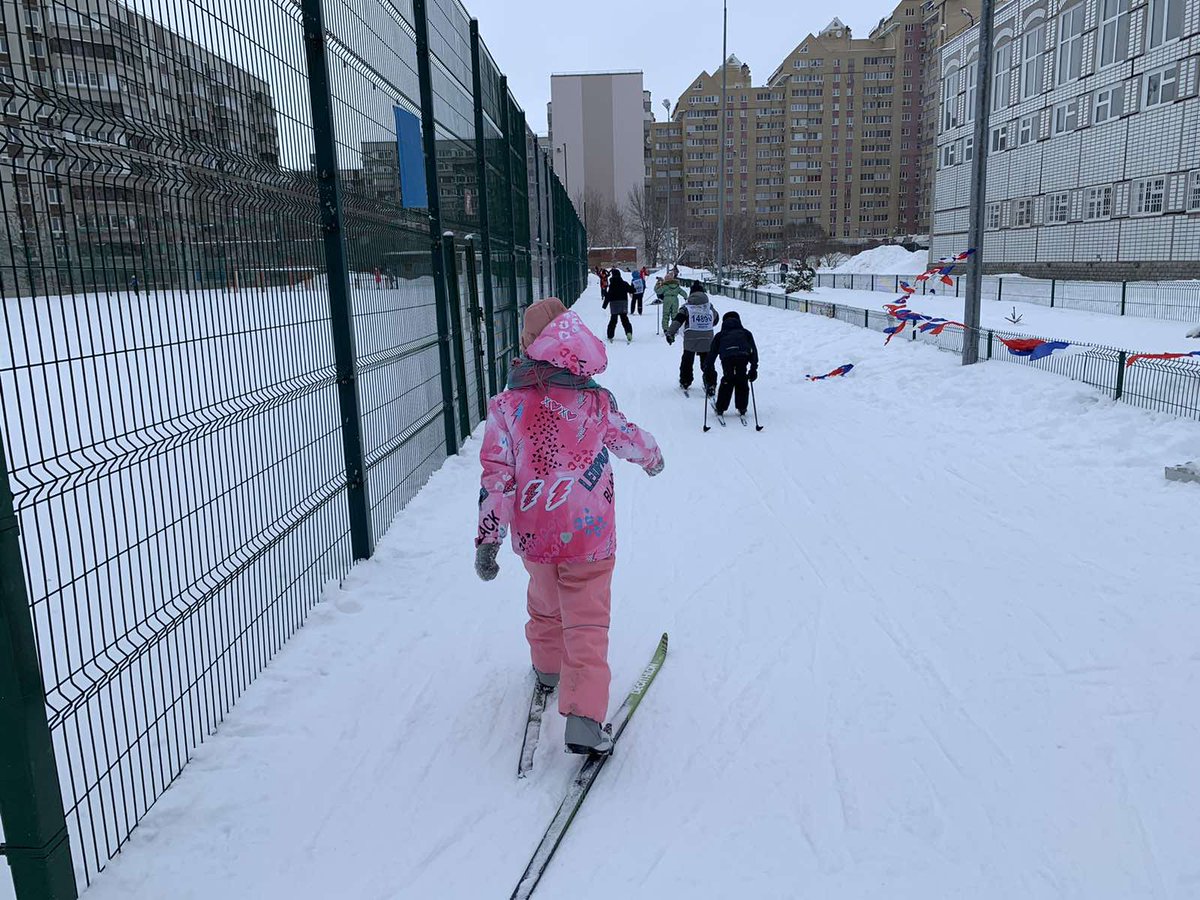 lepschina1's tweet photo. 14 февраля 2022 года исполняется 40 лет проведению первых всесоюзных соревнований "Лыжня России"!
 В #мбушкола93 начали подготовку к массовому юбилейному старту, который пройдёт в несколько дней. Сегодня самые юные участники преодолели свою первую дистанцию#мбушкола93 #планета93 https://t.co/xVjh5jatPV