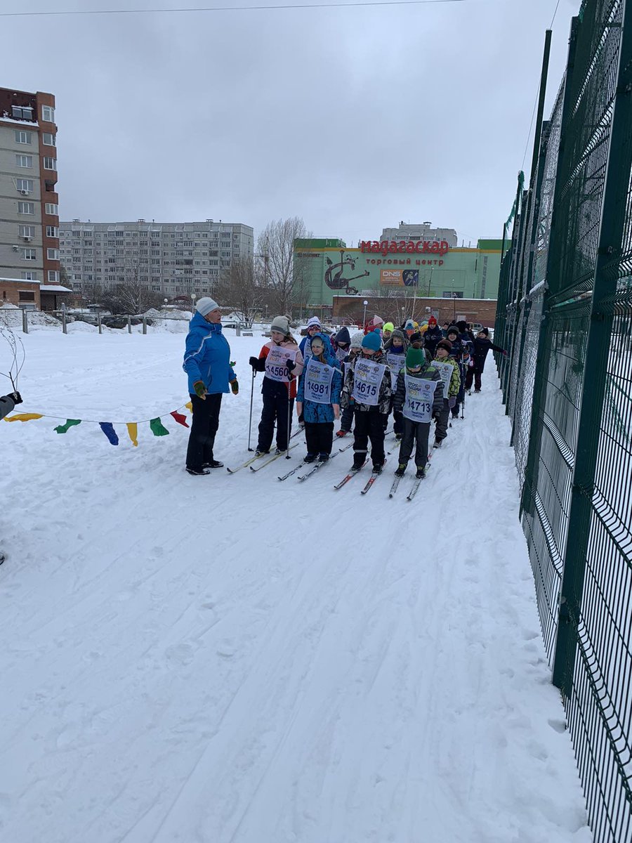 14 февраля 2022 года исполняется 40 лет проведению первых всесоюзных соревнований "Лыжня России"!
 В #мбушкола93 начали подготовку к массовому юбилейному старту, который пройдёт в несколько дней. Сегодня самые юные участники преодолели свою первую дистанцию#мбушкола93 #планета93