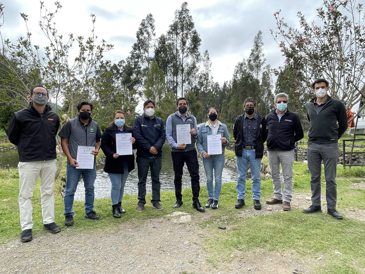 rubenbenitez_21's tweet photo. Estos equipos, que se integrarán a la Red Hidrometereológica de @ETAPAOficial, serán claves en la prevención de inundaciones en todo el cantón. 

Trabajo articulado, en beneficio de Cuenca. 🙌🏼😊 https://t.co/zCkIOEgaKk