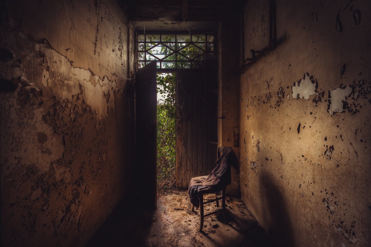 brackenmagazine's tweet photo. To round out our Issue VIII contributors, we have the selected work of Nicolas Pluquet, who also gave us our cover image. https://t.co/FZATzhHujx #BrackenMagazine #IssueVIII #photographers #photography https://t.co/QkScb5mr2J
