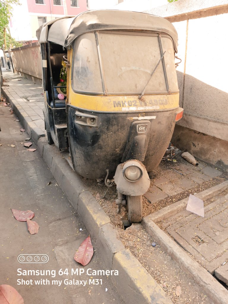 mumbaimatterz's tweet photo. Thanks a lot @mybmc @mybmcwardKE for this new "Urban Art Installation" under the guise of #TacticalUrbanism.

When is it going to be inaugurated?

Location

"Brindaban,Poonam Nagar,Mahakali,Andheri East 

Pic @PrakashBhanus19 

https://t.co/izboNrU323
