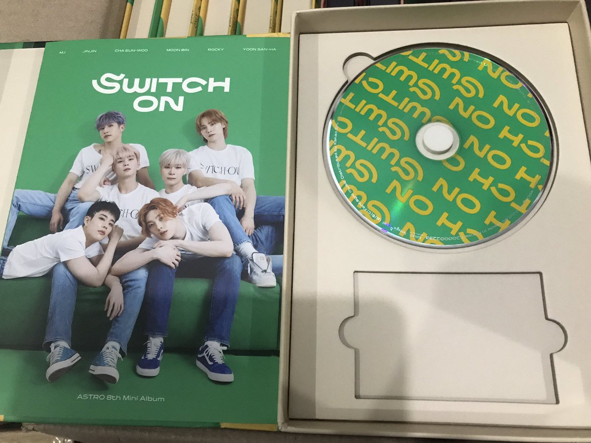 KPhotoprints's tweet photo. SELLING: ASTRO SWITCH ON
- php 50 + lsf
-unsealed 
- ONHAND
- ob,pb,cd
- damaged ob only

Dop: 2 days
Comment "mine+qty+ver" https://t.co/JietcZbpsP