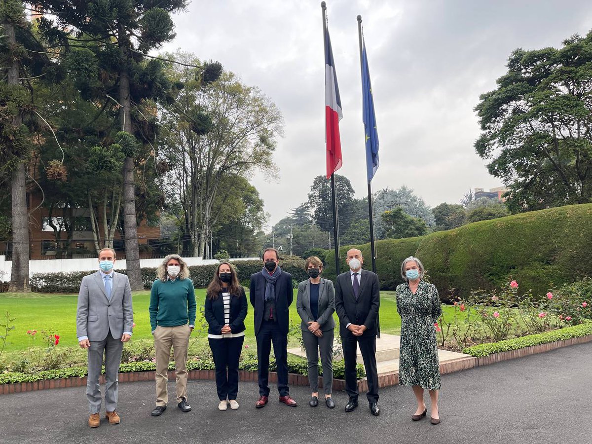scazebonne's tweet photo. 🇨🇴JOUR2️⃣ en #Colombie
👉 Rencontre avec les élus #CDFE en présence de M. l’Ambassadeur et M. le Consul.
👉 Visite du Lycée français Louis Pasteur.
👉 Réunion avec @JeanClaude_Gic, PDG de @Aviatur.
✈️ Direction maintenant le Mexique🇲🇽 https://t.co/2B0jPCL2Wo
