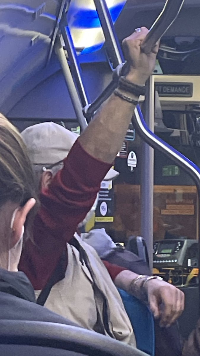 taahbob's tweet image. ⚠️ prédateur à Besançon

Il y a homme, entre 40 et 50 ans, les cheveux gris, 1m80 environ qui suit des jeunes filles jusqu’à leur domicile à la sortie du bus 10 direction Chaffanjon.

Il prend régulièrement ce bus autour des 19h

Faites attention à vous