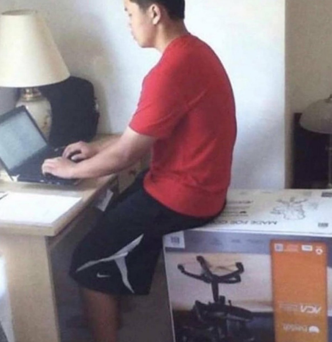 PostsFou's tweet photo. Enfin j'ai trouvé quelqu'un de plus flemmard que moi https://t.co/zkH3OqOMKm