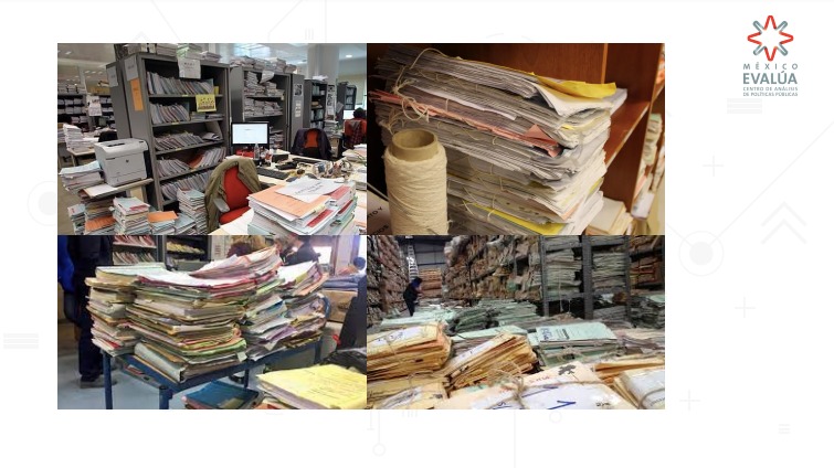 mexevalua's tweet photo. #NoEsBroma Así se ven los escritorios de los funcionarios judiciales en México. 😧¡Llenos de expedientes! ¿Por qué? 

Muchos #PoderesJudiciales aún no han hecho su transformación digital y no han decidido usar a la tecnología como aliada. 
#TransformaciónDigital necesaria. https://t.co/27QVeOIOhm