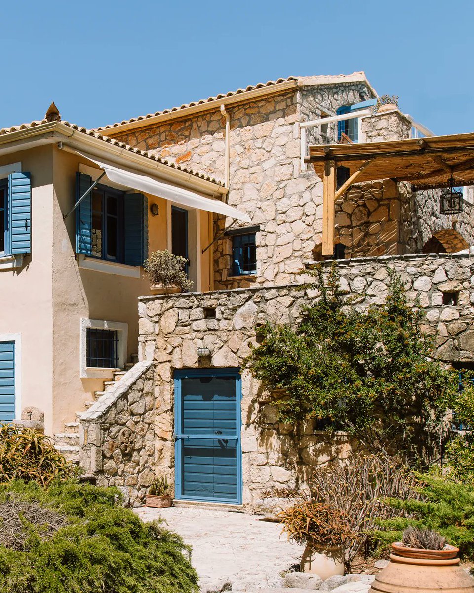 Harry’s House is a rustic offering only a stone’s throw away at just a 5-minute walk. Sleeping 6 guests, it provides a no fuss option to those who wish to spend much of their time at the club. From £2,313 per week, contact info@peligoni.com: peligoni.com/property/harry…