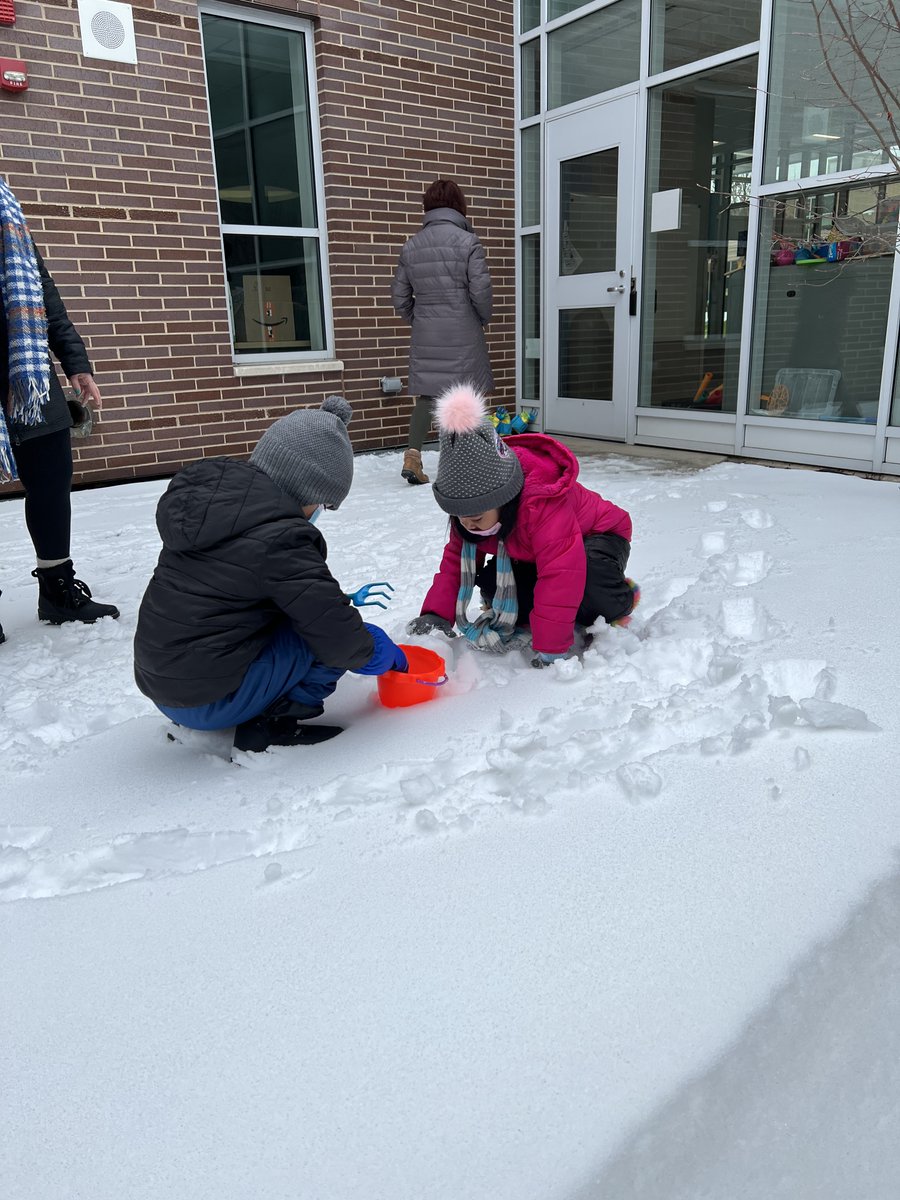 D59ELC's tweet photo. The weather is great for enjoying some snowy fun at the ELC!   #D59Learns #TogetherWeCan #winterheatwave #getoutsideandplay https://t.co/HaM5yWgNzj