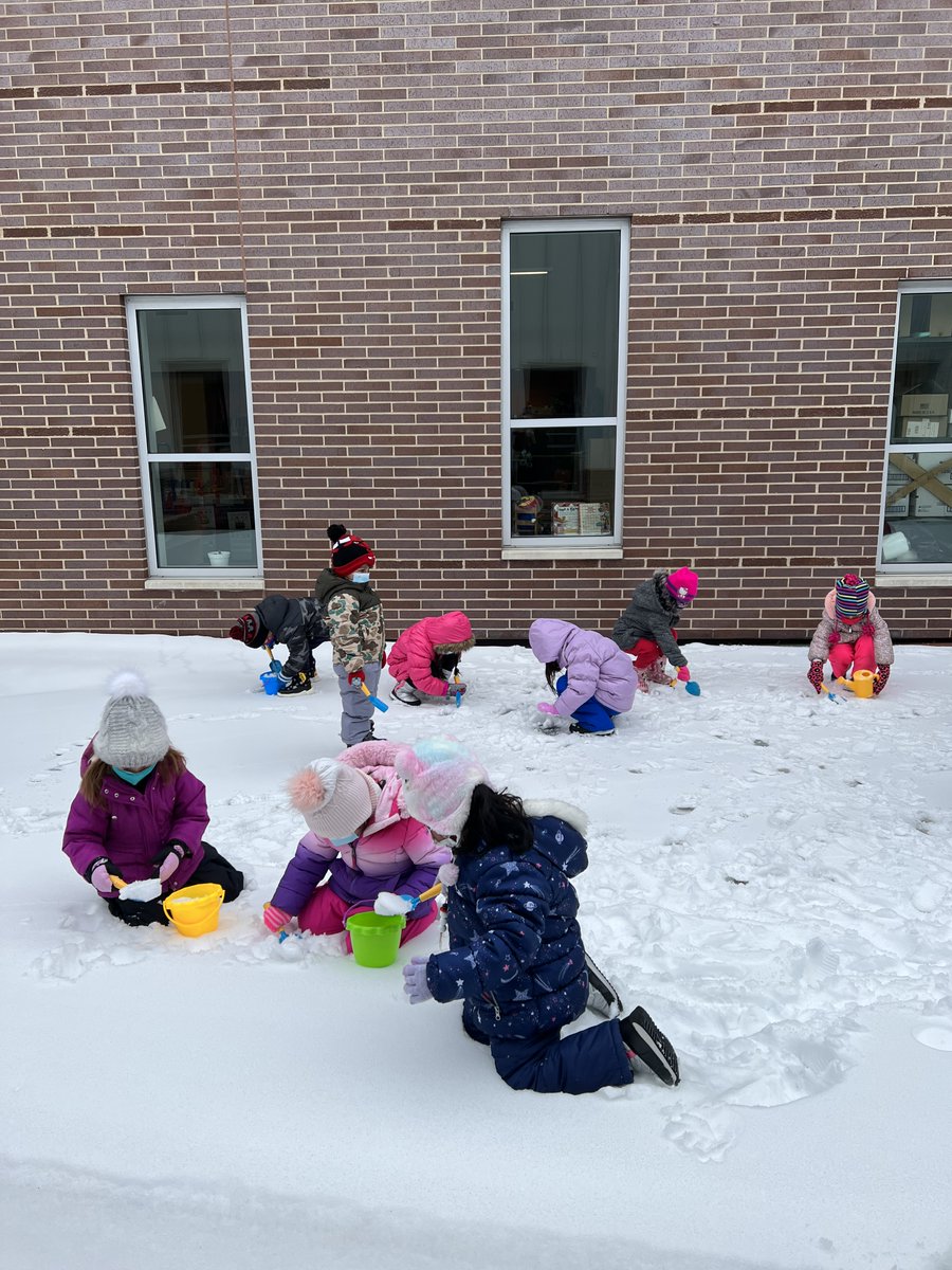 D59ELC's tweet photo. The weather is great for enjoying some snowy fun at the ELC!   #D59Learns #TogetherWeCan #winterheatwave #getoutsideandplay https://t.co/HaM5yWgNzj