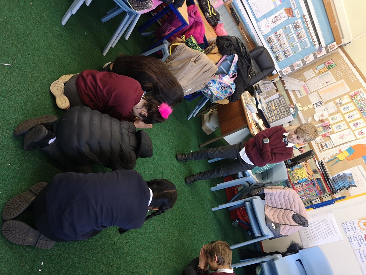cumming_miss's tweet photo. ⚔️🏴󠁧󠁢󠁳󠁣󠁴󠁿 Today, for our topic task we created freeze frames to act out and retell the important events leading up to and during the massacre of Glencoe! Firstly, King William forgave the clans. .. 🏴󠁧󠁢󠁳󠁣󠁴󠁿⚔️

@Kirkcaldywestps https://t.co/QfudNHtwRq