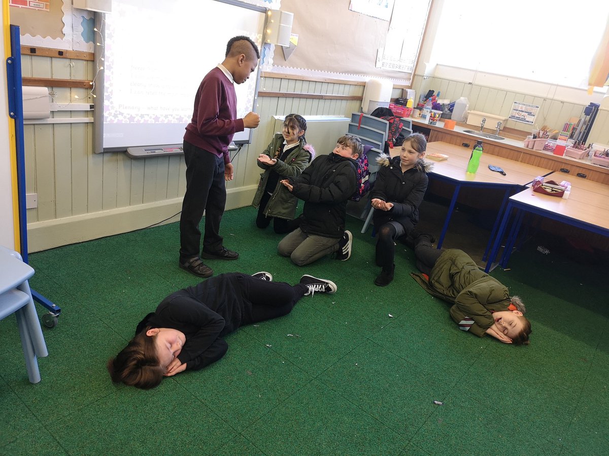 cumming_miss's tweet photo. 🏴󠁧󠁢󠁳󠁣󠁴󠁿⚔️ Next, we acted out the Macdonald clan welcoming the government soldiers, offering them food and shelter! 🏴󠁧󠁢󠁳󠁣󠁴󠁿⚔️🏴󠁧󠁢󠁳󠁣󠁴󠁿 https://t.co/C5fM7QRvGB