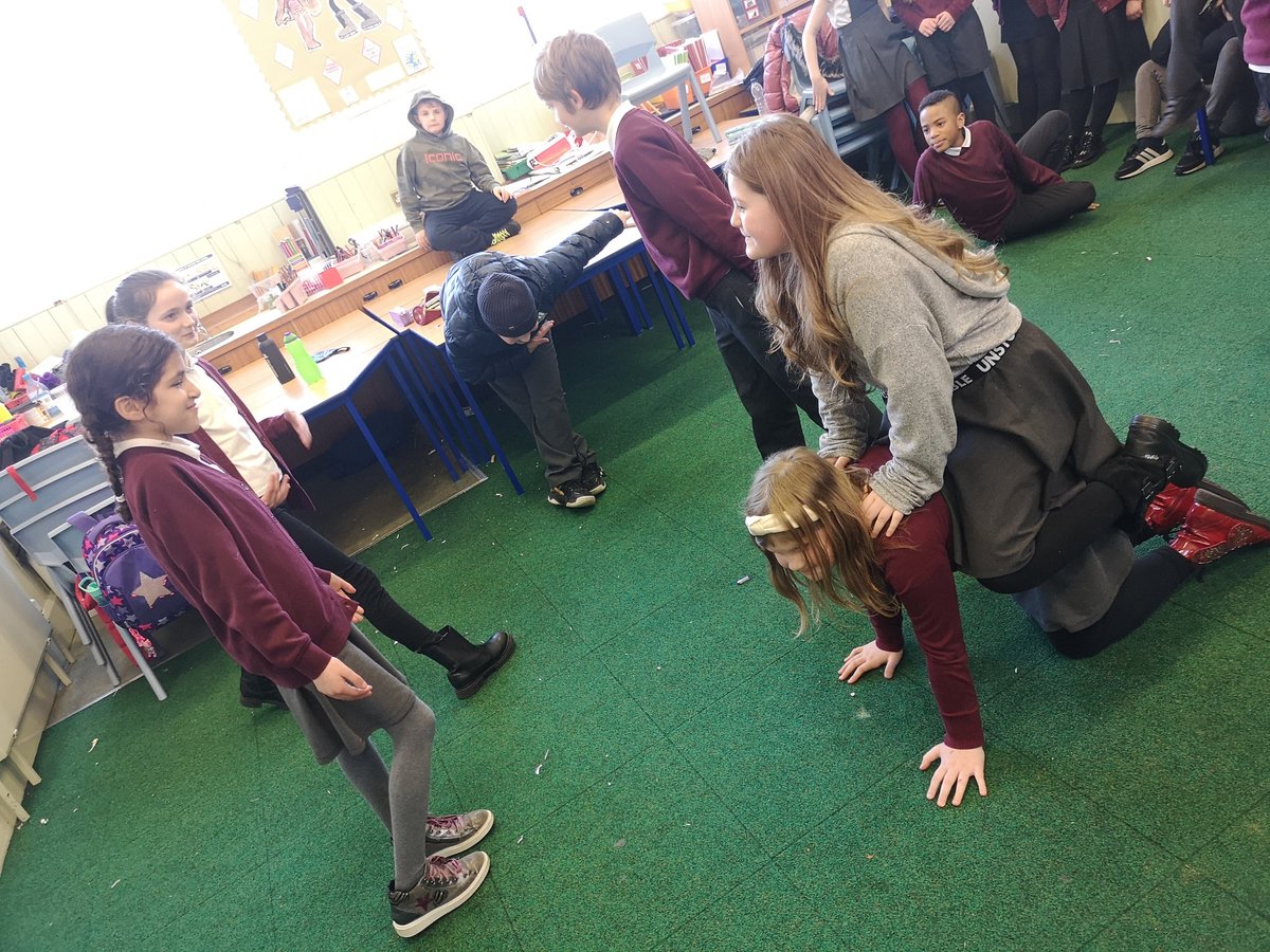 cumming_miss's tweet photo. 🏴󠁧󠁢󠁳󠁣󠁴󠁿⚔️ Next, we acted out the Macdonald clan welcoming the government soldiers, offering them food and shelter! 🏴󠁧󠁢󠁳󠁣󠁴󠁿⚔️🏴󠁧󠁢󠁳󠁣󠁴󠁿 https://t.co/C5fM7QRvGB