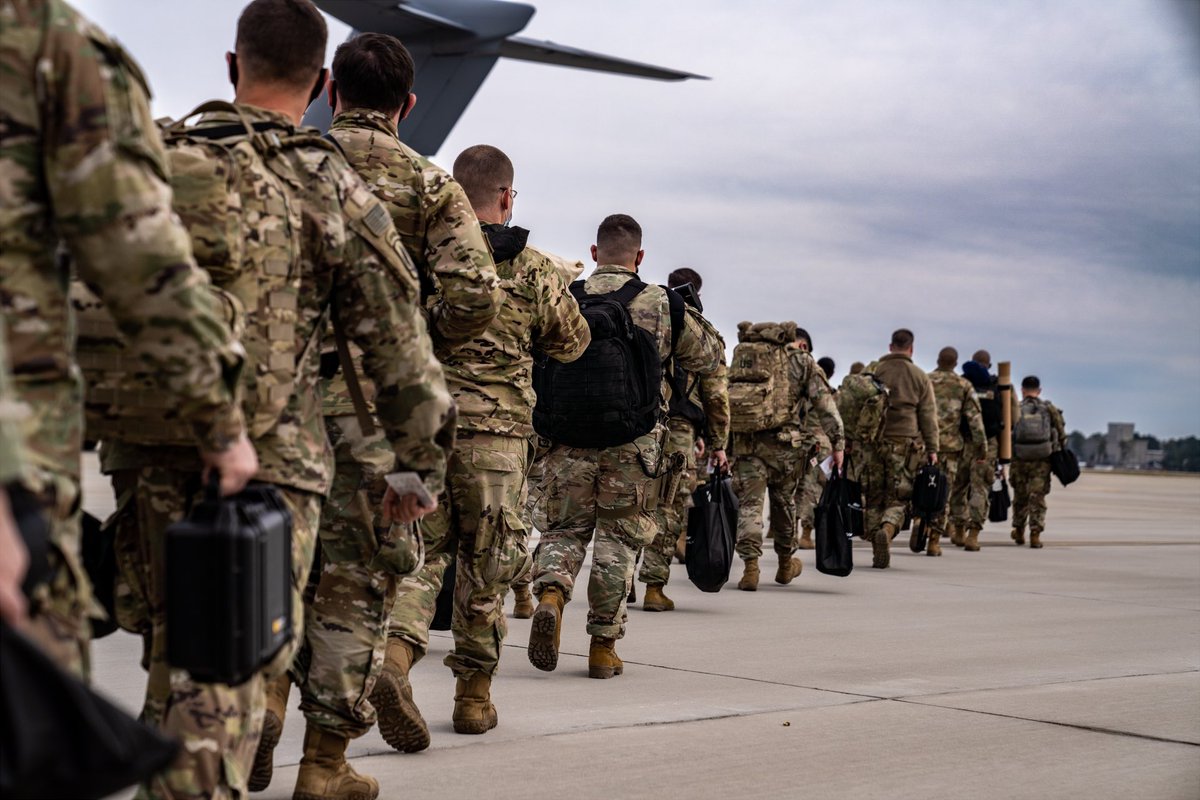 18airbornecorps's tweet photo. STRONGER TOGETHER
Our @82ndABNDiv Paratroopers continue to deploy to Poland 🇵🇱 where they stand in solidarity with our Polish Allies during this period of uncertainty.
#StrongerTogether #SupportToAllies https://t.co/QmIUFgMa8D
