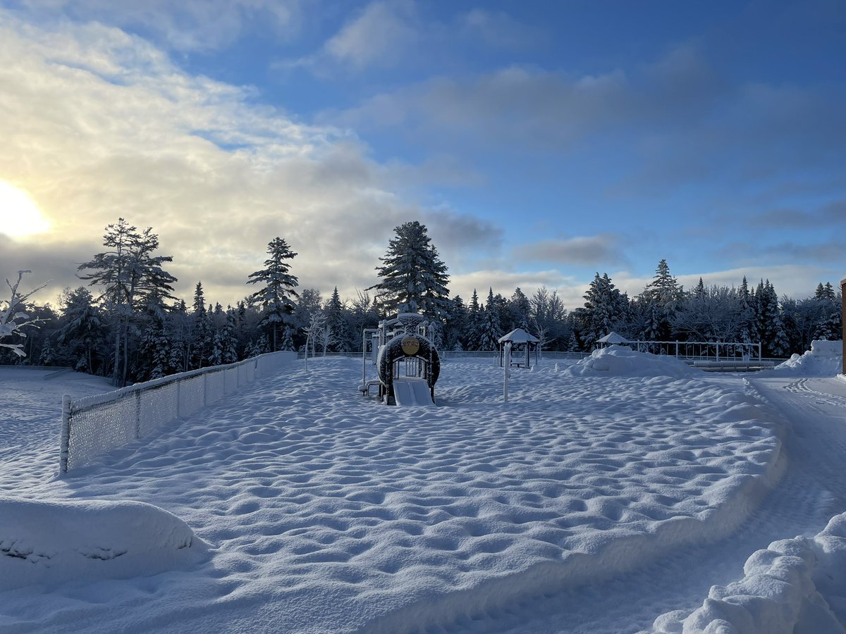 GNMES_News's tweet photo. Today our playground was a winter wonderland! ❄️ We are so grateful for the new snow to play in! We had so much fun sliding, climbing, rolling, snowman making, and jumping! @ASD_West #WinterWonderland #NBwinter #findingourgreatness https://t.co/6Z8EFtlN8P