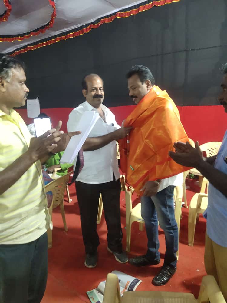 Syedrknagar1's tweet photo. தற்போது ஆர்கேநகர், 39 வது  வட்ட  திமுக  வேட்பாளர்  S.கதிரேசன்  என்னை  சந்தித்து  சால்வை அணிவித்து  வாழ்த்துக்கள்  பெற்றார் உடன்  39 வது  வட்ட  காங்கிரஸ்  கமிட்டி  தலைவர்கள்  M.மோகன் குமார், A.நியாஸ்  உள்ளனர் ... https://t.co/pXieEsy9lx