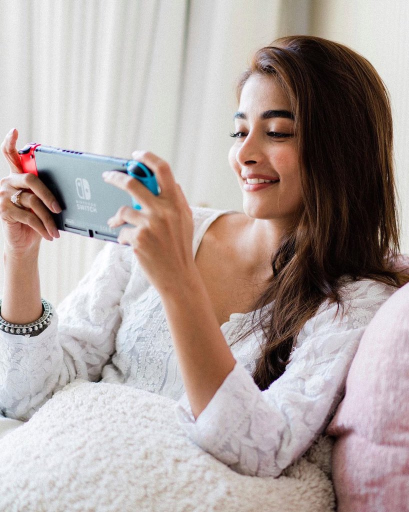 mmohamedibu4's tweet photo. Lately me all day. Everyday. 🤭 Name me a better open world game than Zelda: Breath of the Wild, I’ll wait. 🤨 #manymoodsofme #gaminglife
@hegdepooja #Poojahegde #Beast #BeastFirstSingle #BeastMode #BeastModeOn https://t.co/QwtNvKMozk
