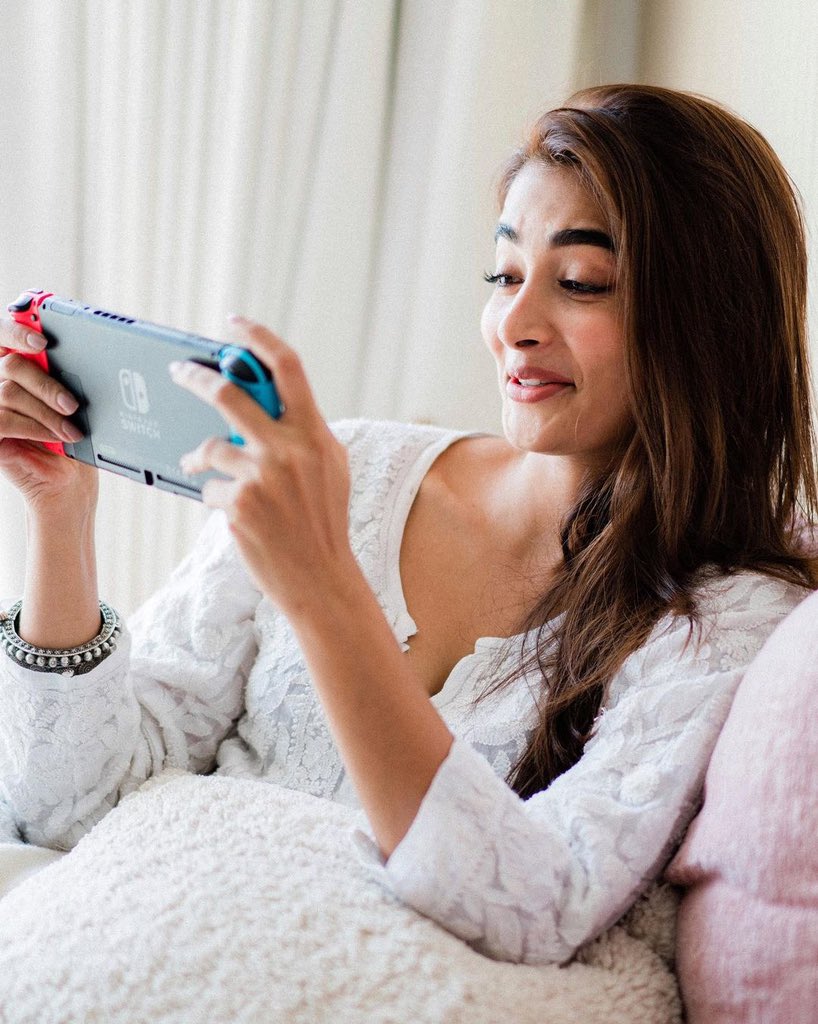 mmohamedibu4's tweet photo. Lately me all day. Everyday. 🤭 Name me a better open world game than Zelda: Breath of the Wild, I’ll wait. 🤨 #manymoodsofme #gaminglife
@hegdepooja #Poojahegde #Beast #BeastFirstSingle #BeastMode #BeastModeOn https://t.co/QwtNvKMozk