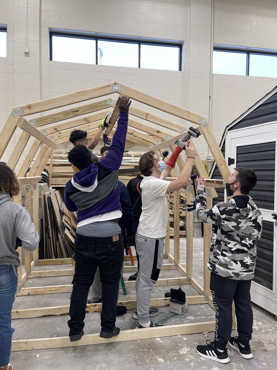 BCSCoastbuilder's tweet photo. Getting in the right “frame” of mind. #exteriorframing https://t.co/ZAt7IittaT