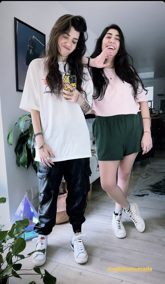 Pachebrouus's tweet photo. Alguien sabe quién es la persona que sale con Nabile aquí?

(Sólo respuestas incorrectas)

NABIBROUSX1DIA https://t.co/Ulz8CQEhS6