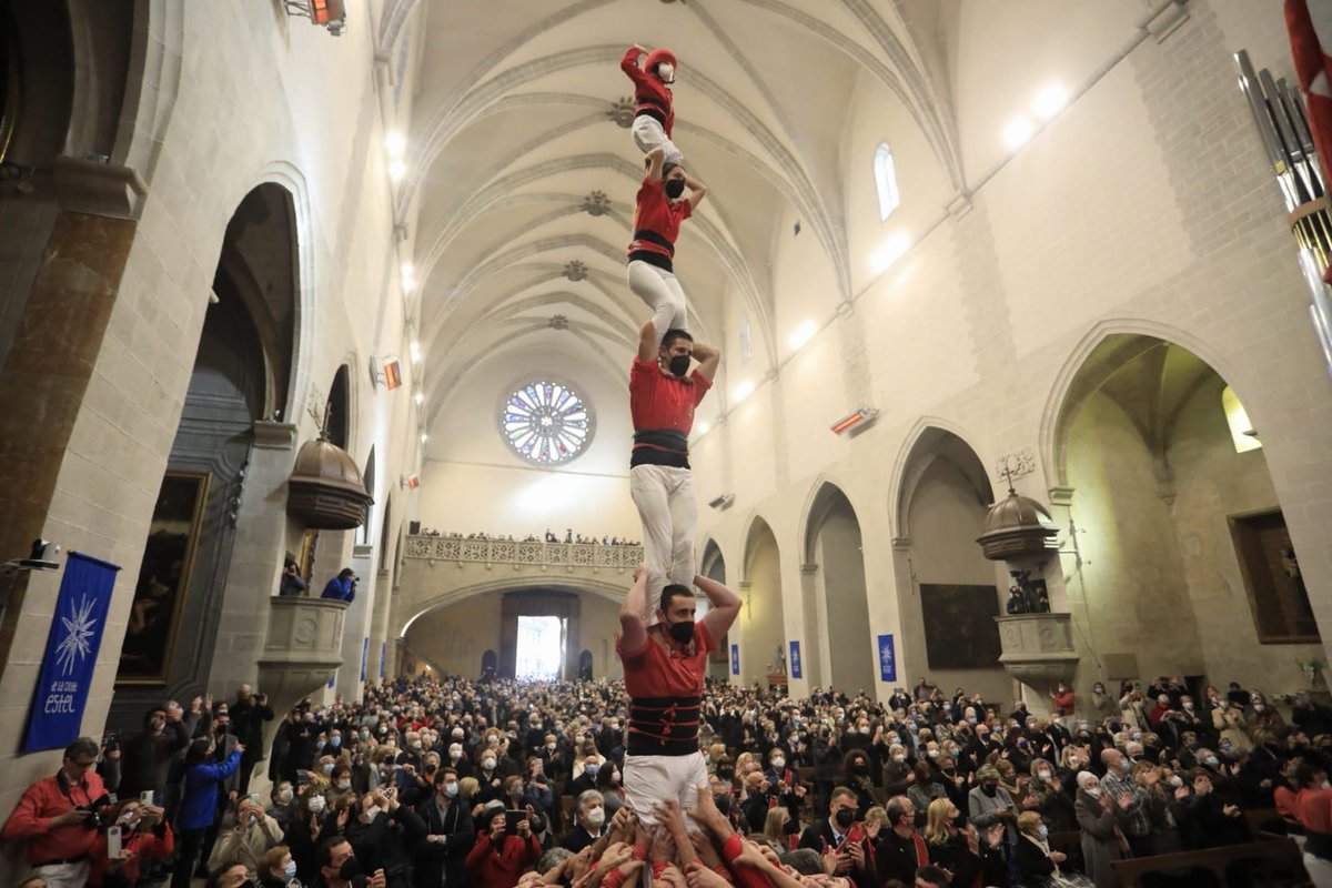 JovesValls's tweet photo. ❤️Contents i contentes, amb un gran somriure que costarà d’esborrar i recuperant-nos de les emocions viscudes d'unes @DecennalsValls per recordar!😍Agraïm el compromís de tots els castellers i castelleres que ho han fet possible! 
Seguim amb moltes ganes!
#castellers #castelleres https://t.co/Gdwfw82xmJ