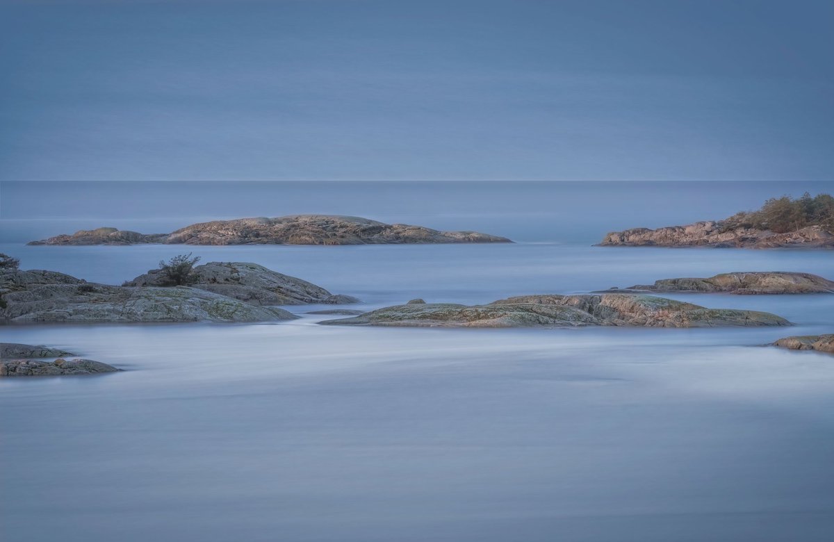 Swedish archipelago - calm, peaceful and beautiful!

A diffused light this morning where the sun braked through now and then at the beautiful coast line at Örens naturreservat near Nynäshamn.   #landscape #longexposure