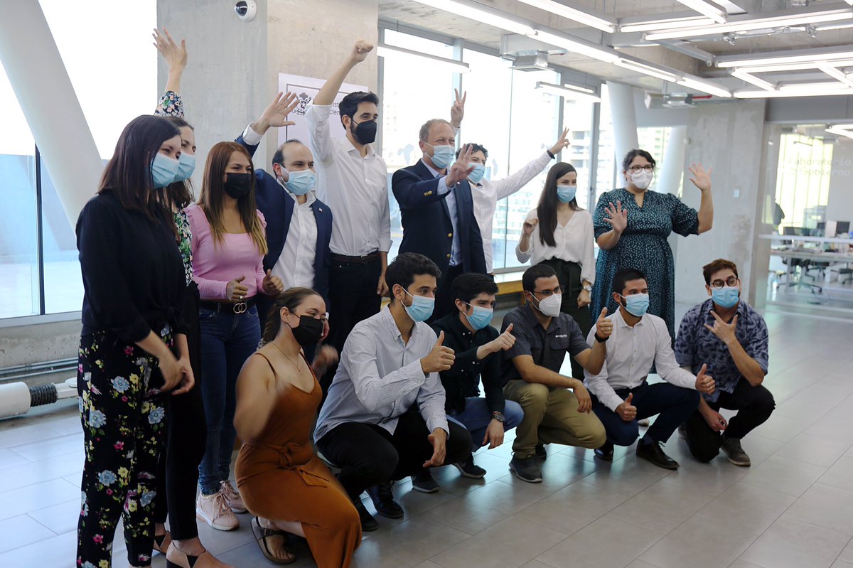 Hoy simbólicamente cerramos el traspaso del <a href="/labgobcl/">Laboratorio de Gobierno</a> desde <a href="/Segpres/">Ministerio Secretaría General de la Presidencia</a> a <a href="/Min_Hacienda/">Ministerio de Hacienda</a>. Este hito marca una nueva etapa en estos casi 7 años desde nuestros inicios en <a href="/corfo/">Corfo</a>. Desde nuestra nueva casa empujaremos con fuerza que la innovación pública llegue a cada rincón del Estado.