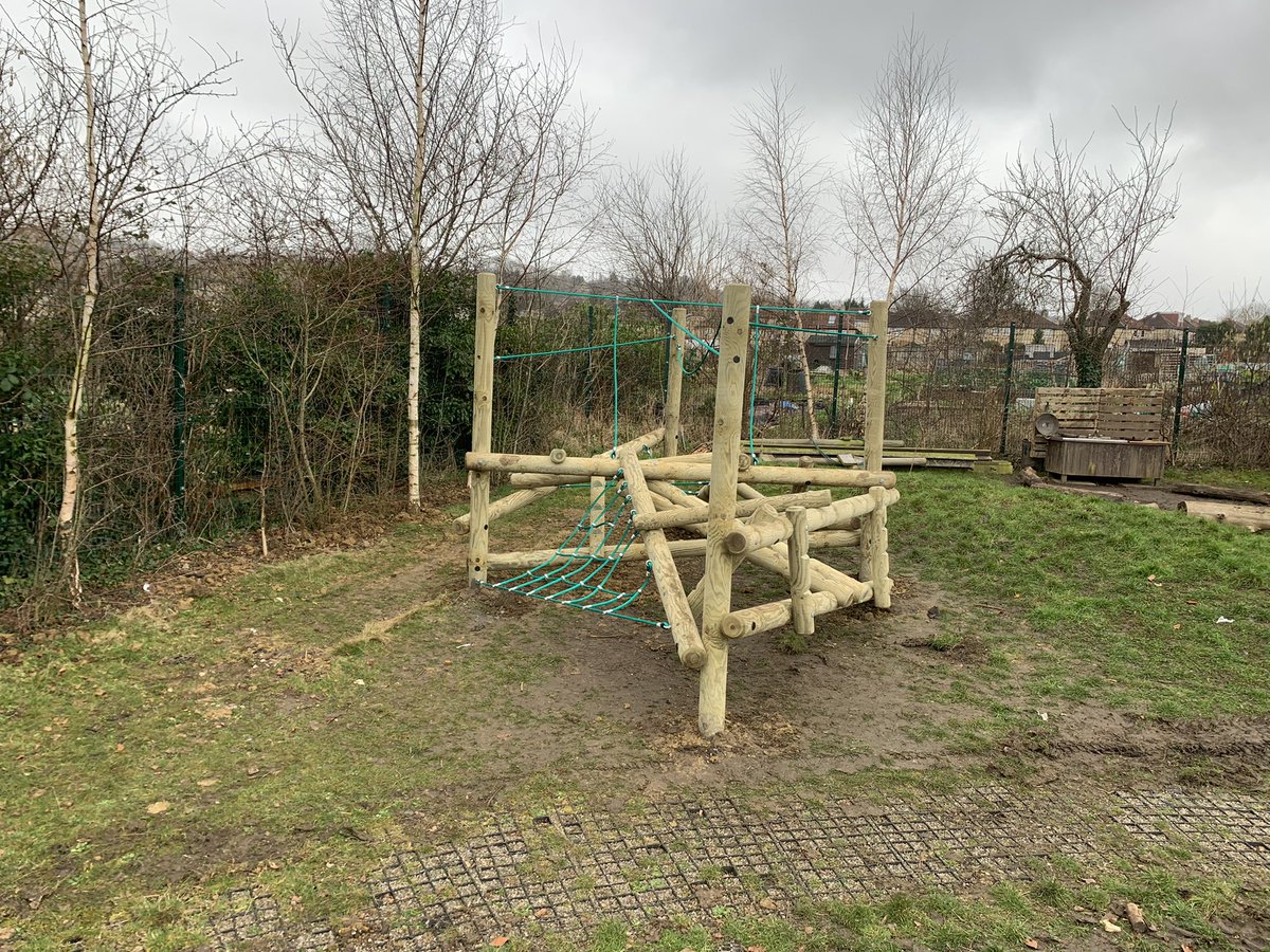 OPJS_Bath's tweet photo. Great to see Ben’s Burrow @thomassaunders3 and Jamie’s Jungle completed along with our new fire pit  area and chicken cuddle chairs! Top work from the guys at @SignetSignsLtd 👍👊💪 https://t.co/oG4WilOYYf