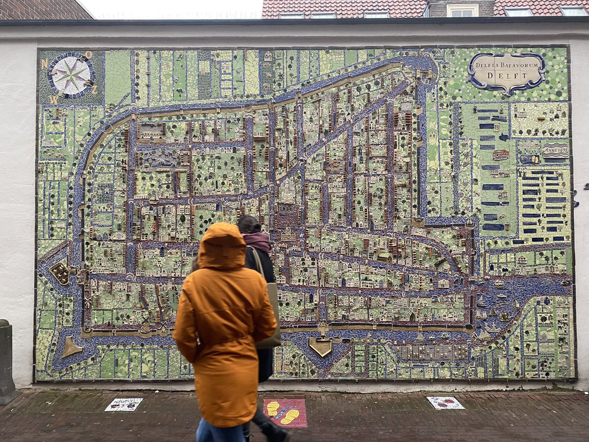 Reindst's tweet photo. Hey @MapsintheWild, has anyone drawn your attention to this gigantic cartographic piece of art yet …?
Genuine ceramic #plan of the #Dutch city of #Delft, based on an adaptation of 17th C. #maps by #Blaeu and #Janssonius.
@smashingtiles
https://t.co/nMjnDtRFx1 https://t.co/aSoKNzD3kv
